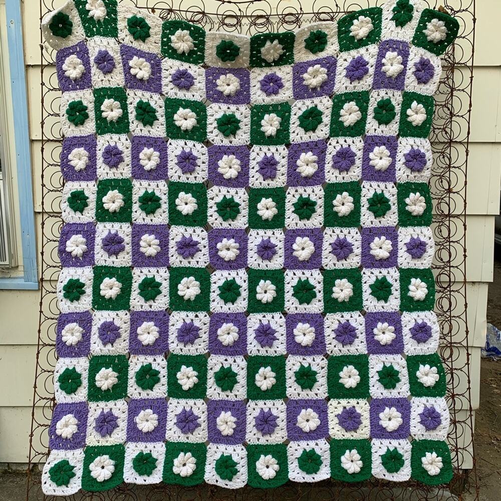 Crochet granny square rose flower throw blanket purple white green 3-D